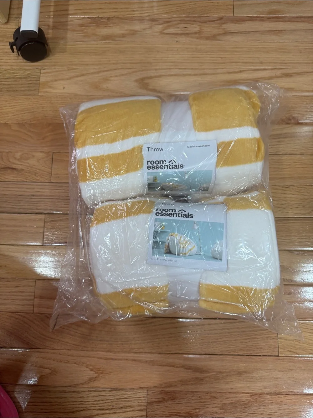 Room Essentials Yellow and White Striped Bath Towels - Set of 2